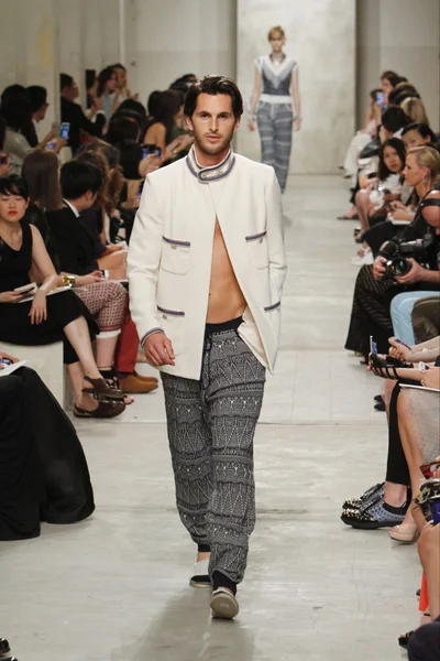 Look 17